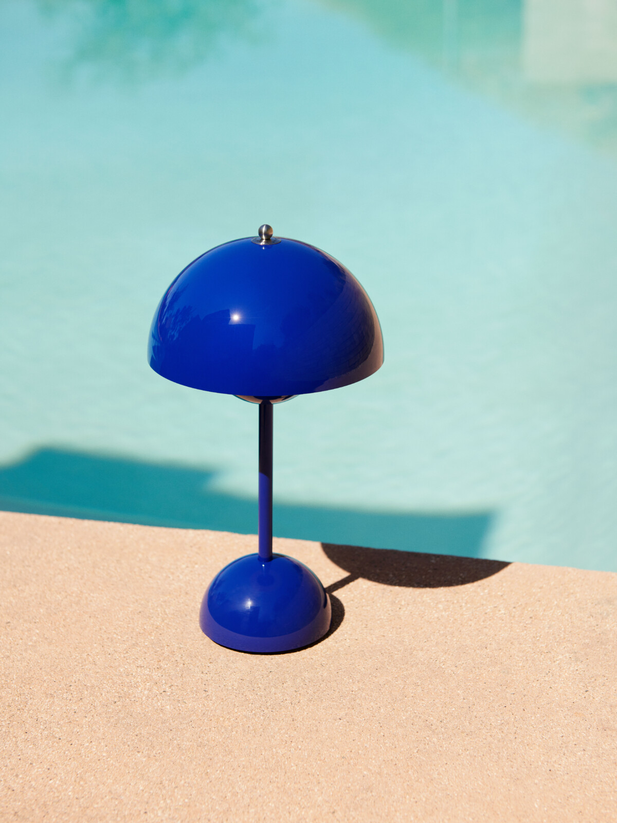 Lámpara de sobremesa  Flowerpot VP9 Cobalt Blue | And Tradition