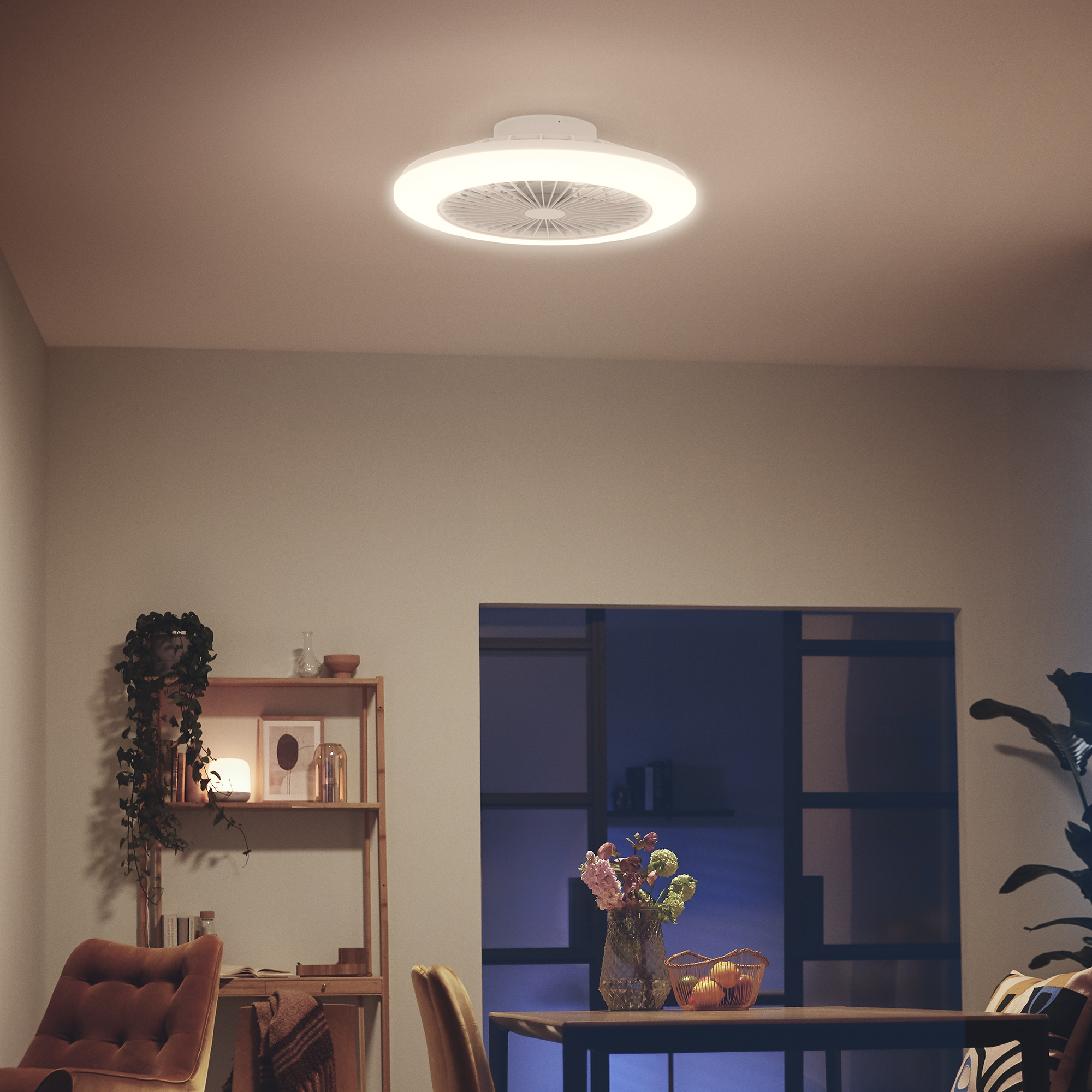 Ventilador Philips Amigo con luz led integrada de 20W - 4400 lúmens, Luz Blanca regulable 