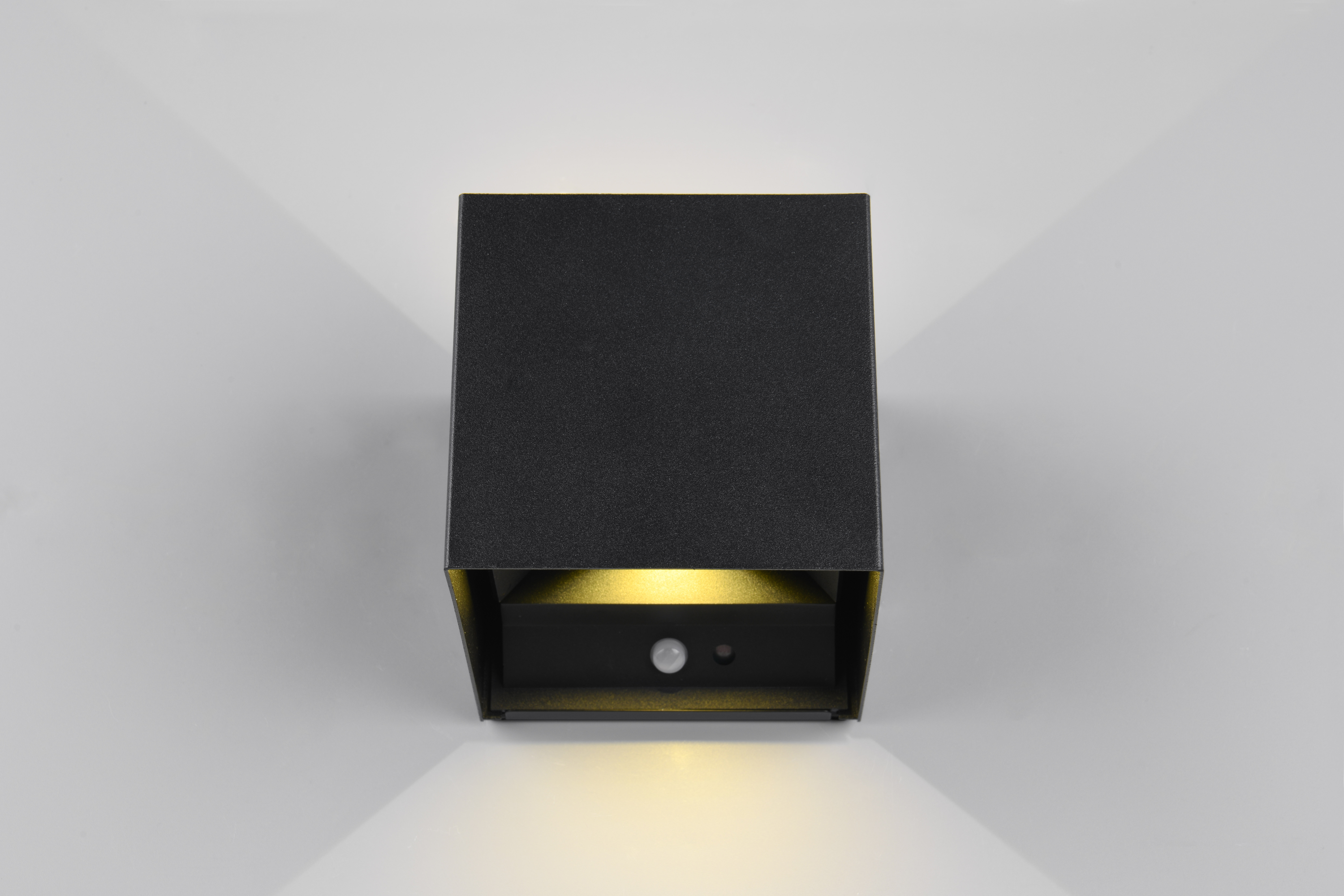 Aplique de pared sin cable TALENT – color negro | Trio Lighting